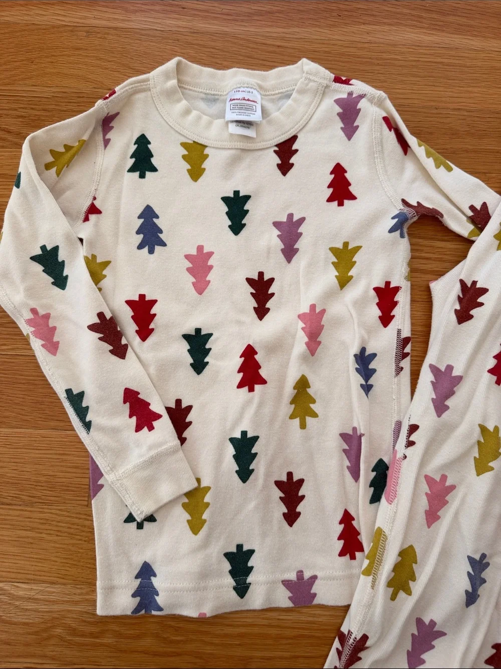 2 pack Hanna Andersson Cream Pajama Set with Multicolor Tree Print